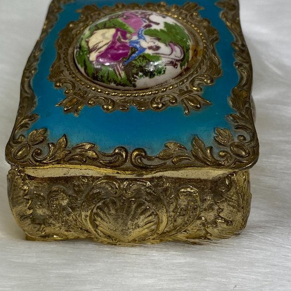 Vintage Japan Courting Couple Cameo Trinket Box - Picture 4 of 9